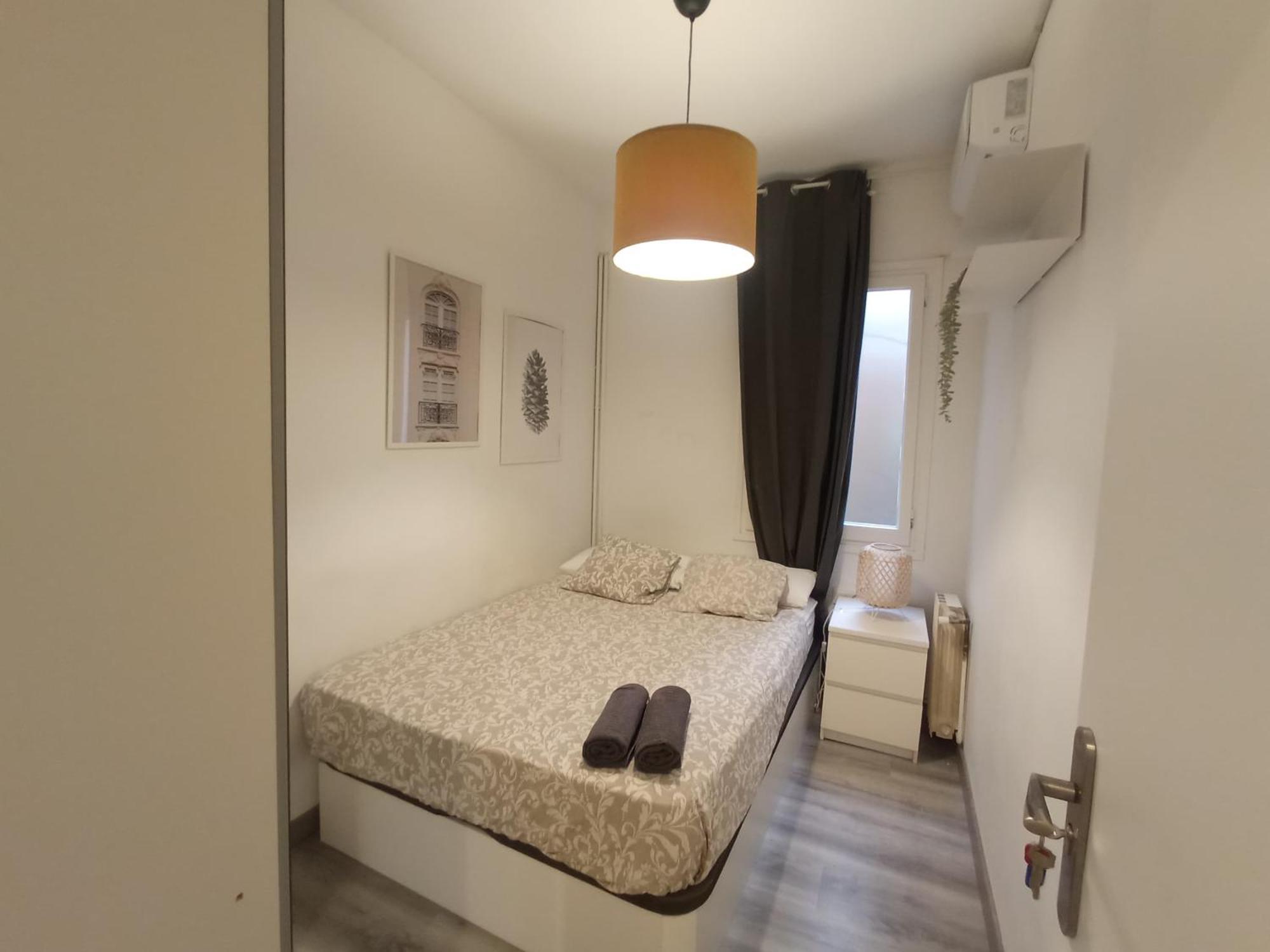 Private Rooms On Tamarit Street Barcelona Bagian luar foto