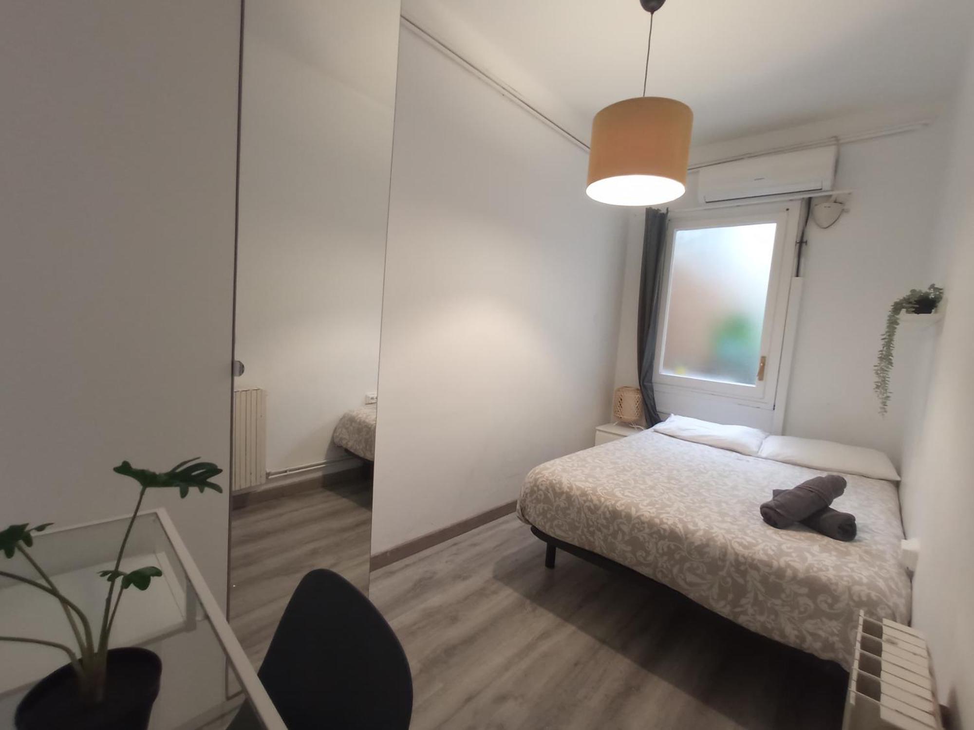 Private Rooms On Tamarit Street Barcelona Bagian luar foto