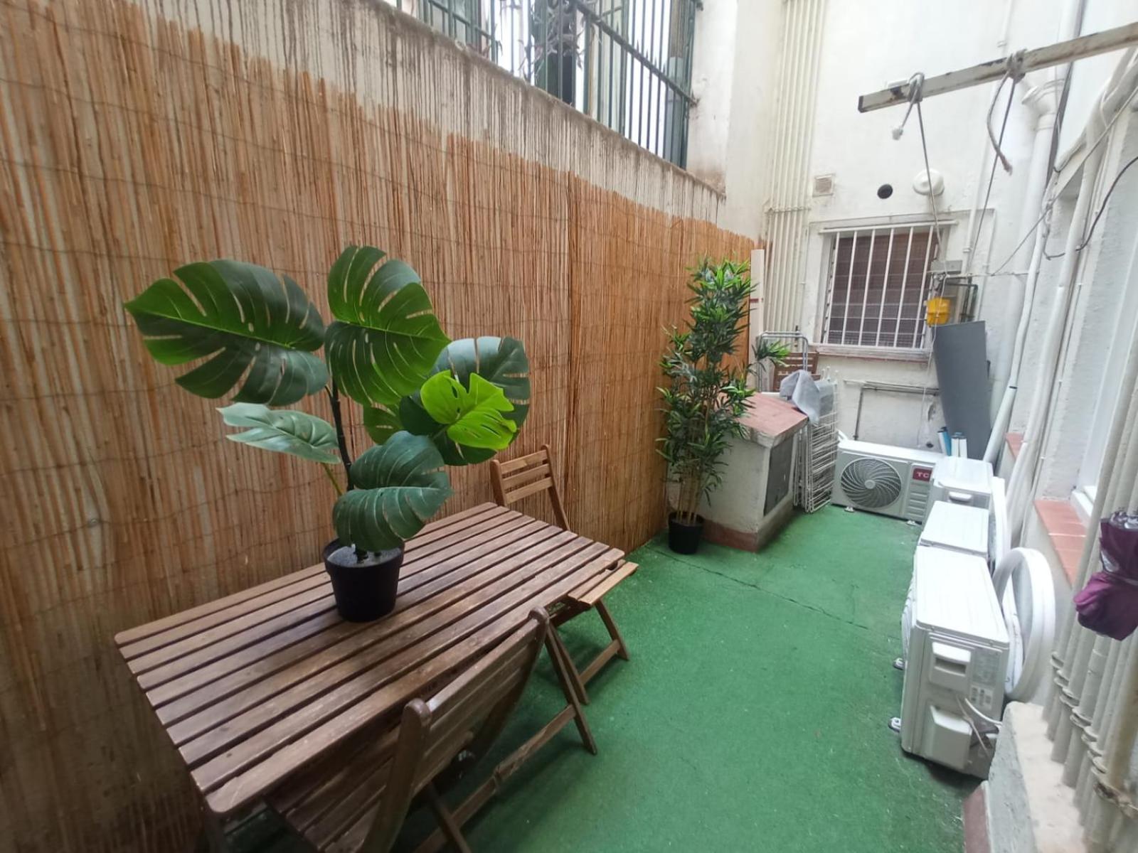 Private Rooms On Tamarit Street Barcelona Bagian luar foto