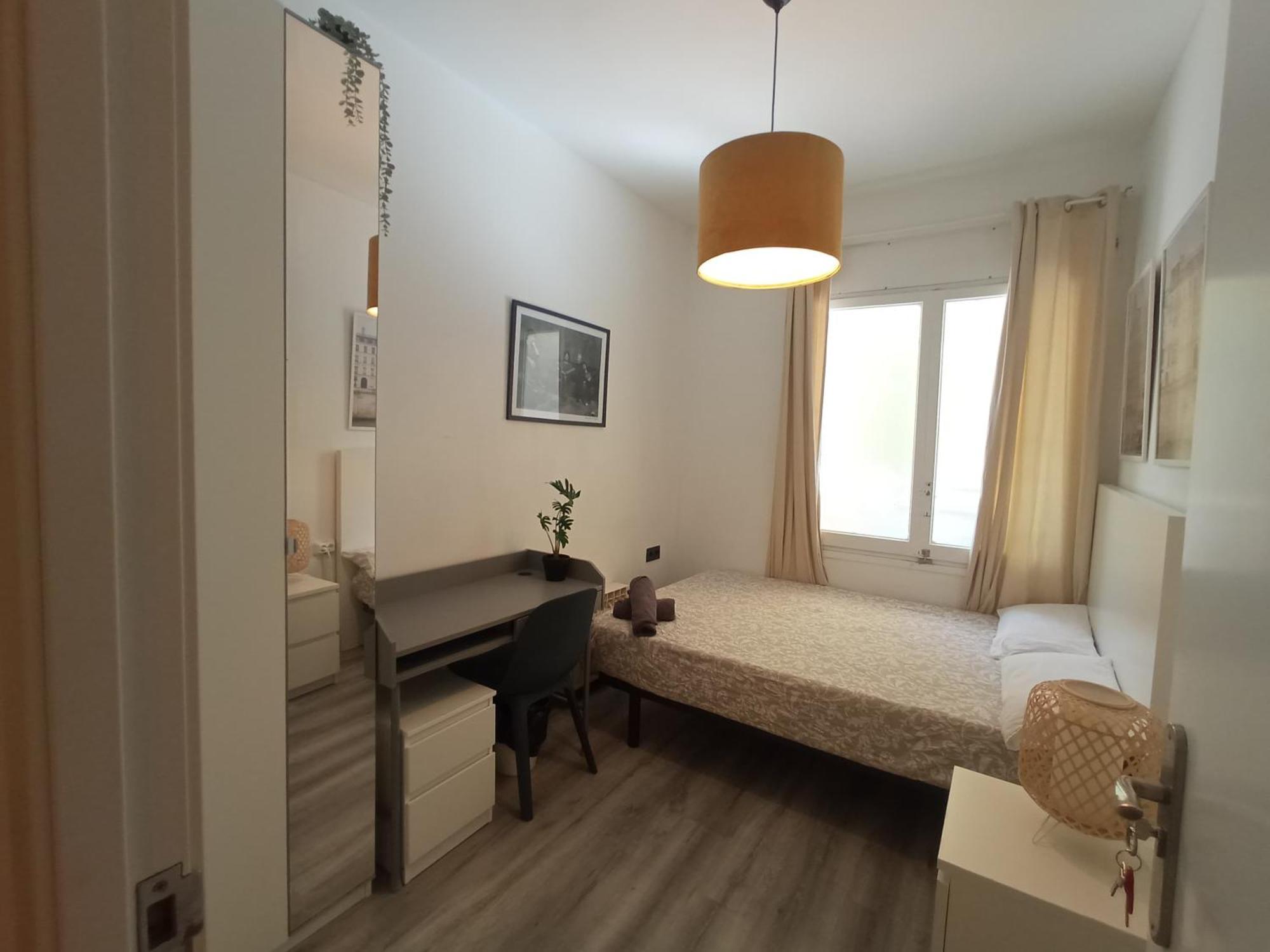 Private Rooms On Tamarit Street Barcelona Bagian luar foto